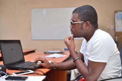 Wen luv cmes to an end, weaklings cry.efficient ones usualy find anoda luv,and d wise alrdy has one in reserve