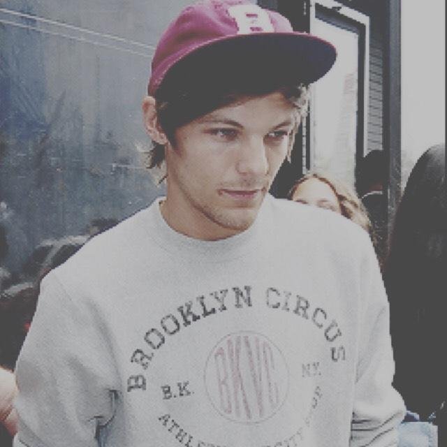 Go follow @idkbutommo bc she gave you a free follow