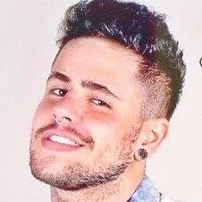 Foda-se qualquer um que diga o contrário, não deixe ninguém lhe dizer quem você deveria amar