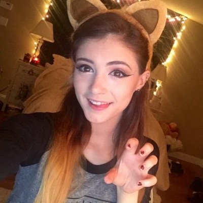 Hii people of the internet! please follow @itsmeAngelaaa_ bc she gave you a free follow! she follows back :)