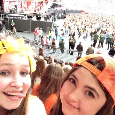 Proud directioner and member of the 5sosfam! Oh and I am a 17 years old fulltime fangirl from Holland✌️