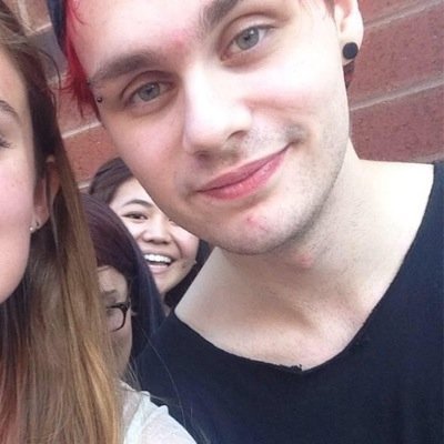 hii i'm @90sgreenday and i just gave you a free follow so can you please follow me back on @90sgreenday instead?? thanks !!