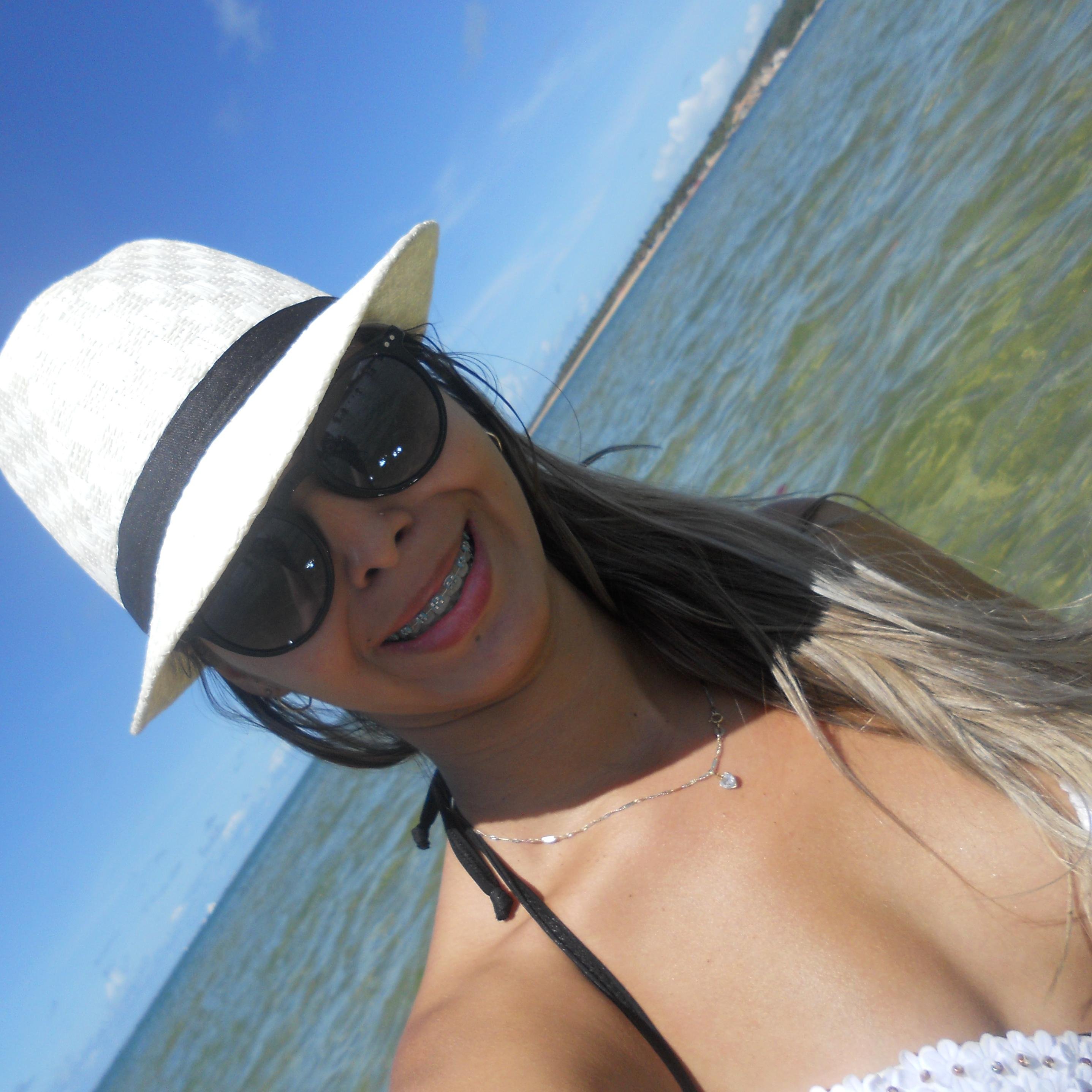 CDaniielle's profile picture. Todo mundo quer sinceridade, mas nem todo mundo aguenta ouvir a verdade.