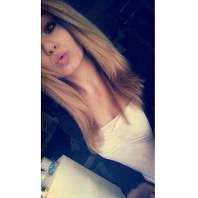 hello, i'm 15 and from austria! :) 
fav. music? -ROCK. ∞
http://t.co/HHBVdaqSzN