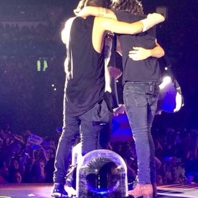 1D update account:) owners: s.s, r.t, c.h..... |houston 08.22.14 wwa!| 0/5 :(