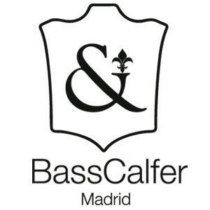 Firma de moda y complementos para hombre y mujer. Todo diseñado y realizado en España. Calidad y Diseño exclusivo. #Bolsos #Marroquinería #Camisas #Vestidos