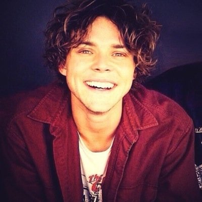 This is going to be a really cool project announced soon called The Ashton Movie , this is lead by @DEMI_AND_ED and @Alices5sos x