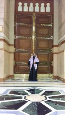 لـيـس مِـن الـصَّـعـب أن تُـضـحـي مِـن أجـل صـديـق ... ولـكـن مِـن الـصَّـعـب أن تـجـد الـصَّـديـق الـذي يـسـتـحـق الـتـضـحـيـة!
我爱莱斯仔，我不知道你的身份 #ابو_بد