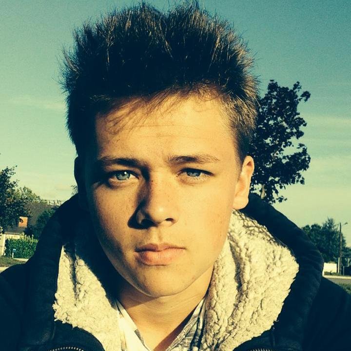 Juste un mec de 16 ans comme les autres. #FollowBack #Amoureux #Skate #Basket #Sport #Musique
