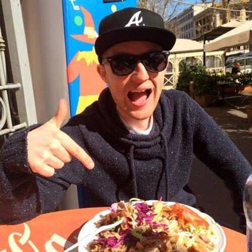 mmCellgeek's profile picture. #UCanSeeItInMyFaceThatIDntCare! Im on the road to riches &amp; your merely a speed bump #IgnoranceAngersMe modeling is my life ! R.T.E #TeamFollowBack