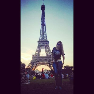 Lic. en Comunicación Social, Locutora y amante de la radio, los viajes y la buena música