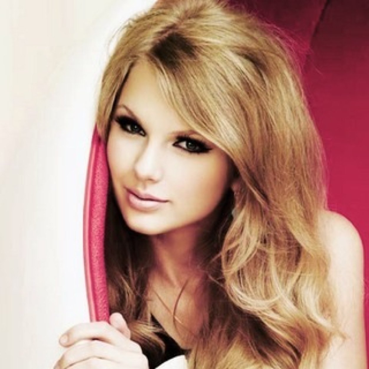 Happy, free, confused, and lonely at the same time. I am also a #Swiftie #Somerolic #Lovatic #Arianator #Selenator #Directioner