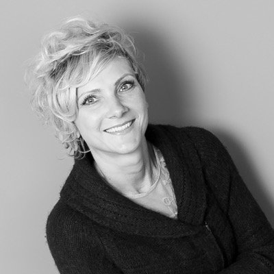 jeniPOM's profile picture. Clinical Reflexologist, Clinical Hypnotherapist, Transformational Coach, E.F.T / Matrix Reimprinting Practititioner, Reiki Master Practitioner, Kinesiologist.