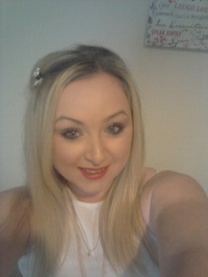 25 yr old girlie.... I am crazy and probably too immature ha! :) Live life without regrets and have fun :) XX ♡