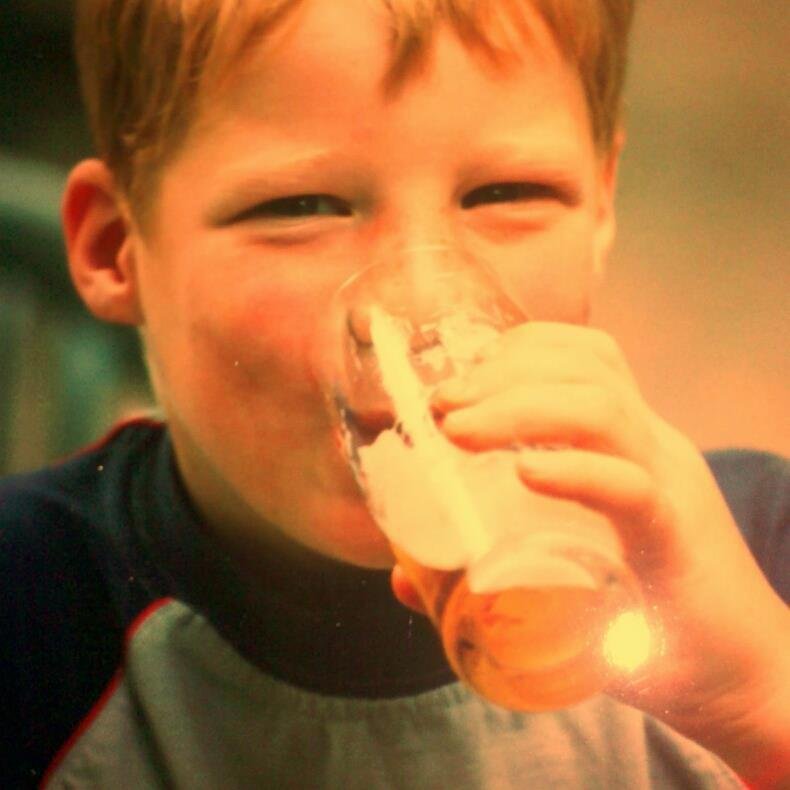 Hoi, ik hou van lachen en leuke dingen doen.