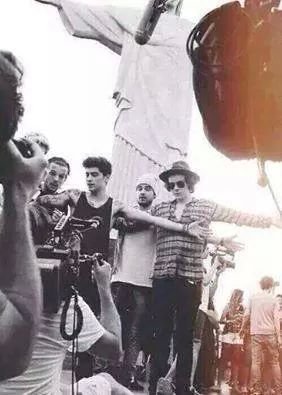 Fã não 
Directioner 
Harry| Liam|Louis|Zayn|Niall 
(Ziam shipper) 
Gaby ¹²