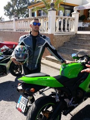 esejuly88's profile picture. en mi pueblo... hay 2 gimnasios 4iglesias 1 biblioteca y 26 bares...es evidente donde puedes encontramee!!