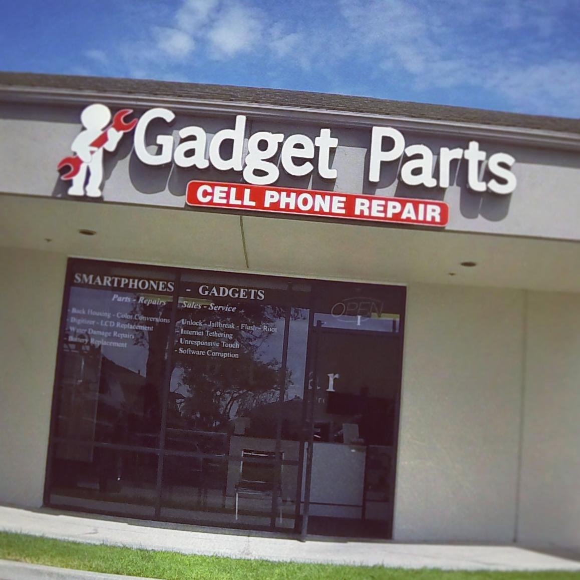 We offer complete repair services for all smartphones including but not limited to APPLE, HTC, SAMSUNG, GOOGLE, BLACKBERRY ETC. We only use OEM replacement part