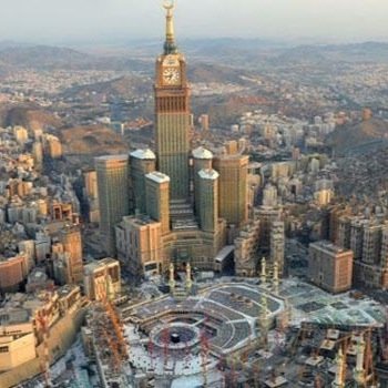 اَللَّهُم اِحْفَظْنَا مِنْ شَتَاتِ الأَمْر وَمَسَّ الضُّرُّ، وَضيقّ الصَّدْر وَعذاب القَبْرُ وَتَقَلُّبُ الدَّهْر وَالعُسْرُ بَعْدَ اليُسْر