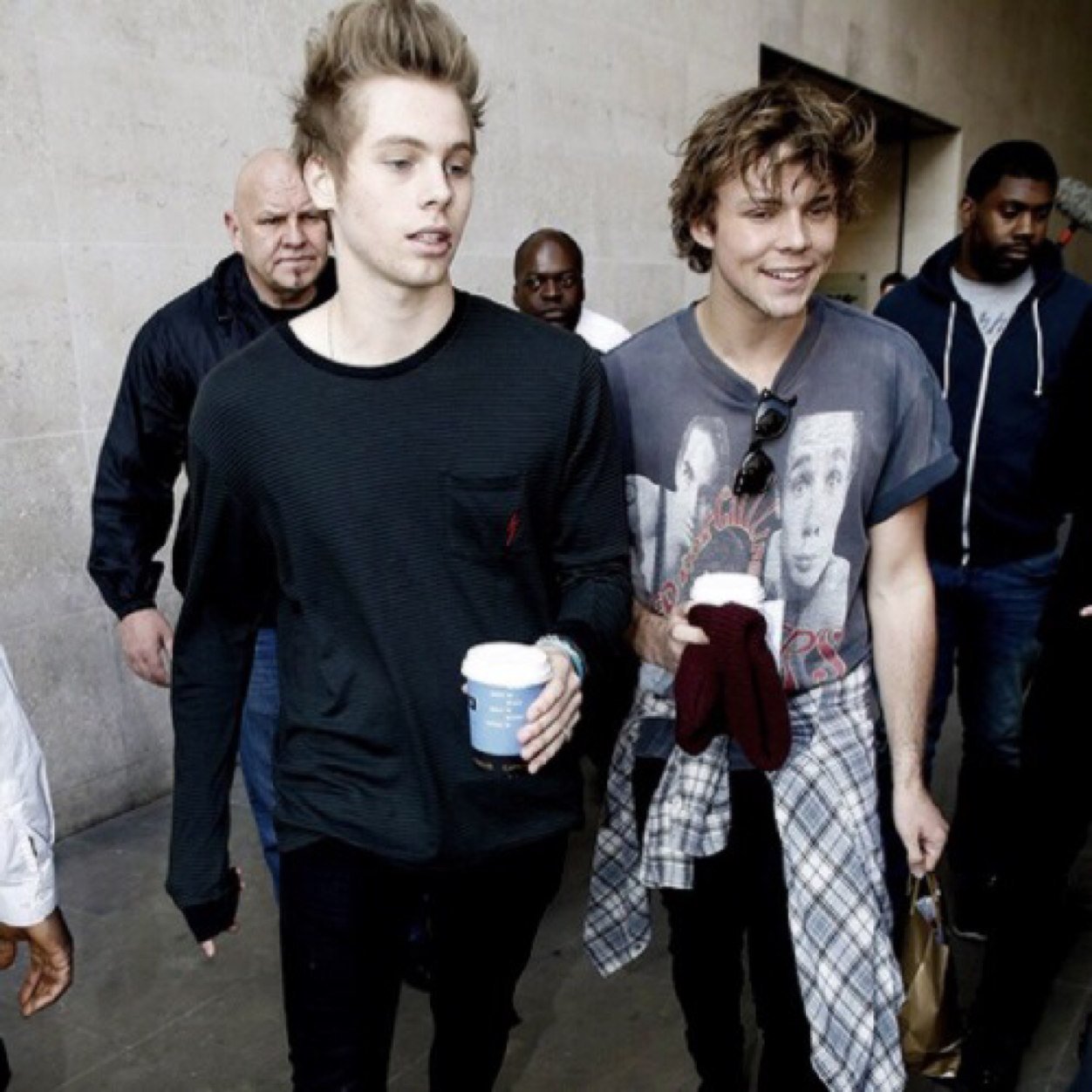 free follow bc ur perfect. please follow @lukevana
