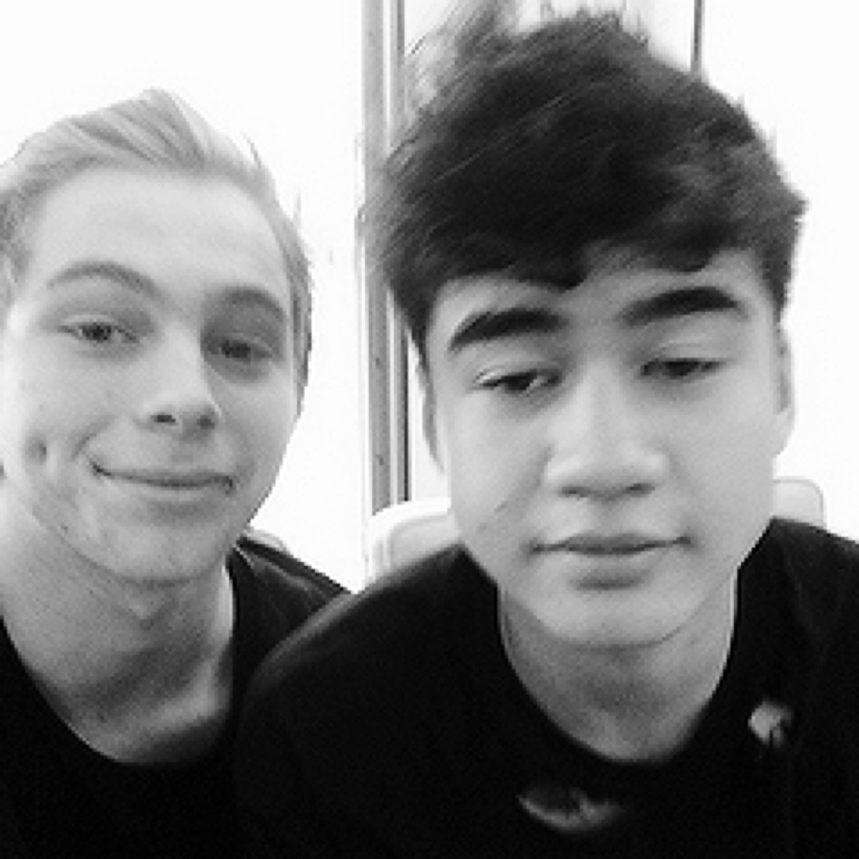 FREE FOLLOW BC YOU'RE PERFECT :) please follow @lukevana