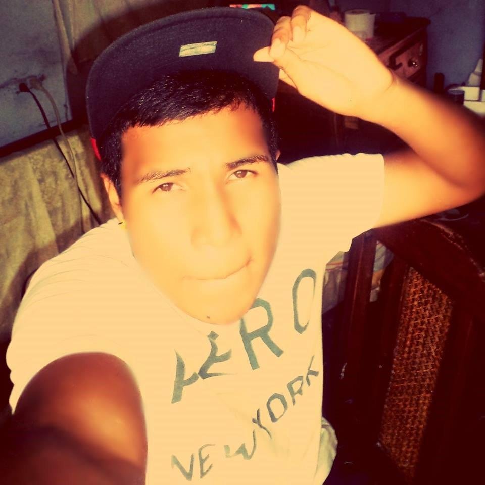 What's this feeling in my head? is Electronica♥ 
Universitario de ISAE
Futuro Desarrollador de Software y Sistemas
 My idols: @Akon & @Skrillex @Avicii