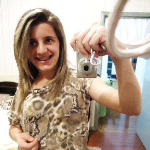 Grêmio , esse amor é movido por títulos , Ser Gremista , é implorar ao Grêmio que lhe perdoe pela cor do seu sangue e crer que um dia há de se tornar AZUL s2'