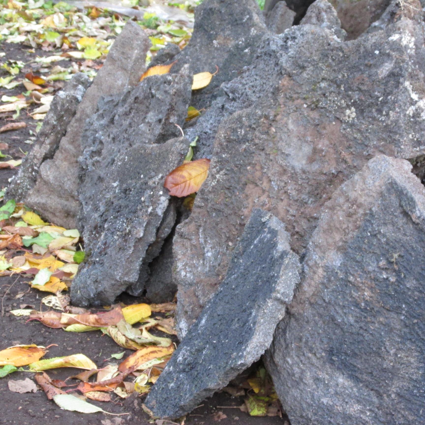 somos una empresa dedicada ala venta einstalacion de rocas ornamentales para el revestimiento de muros pisos chimeneas etc , SOMOS CONTRATISTAS DE OBRAS CIVILES