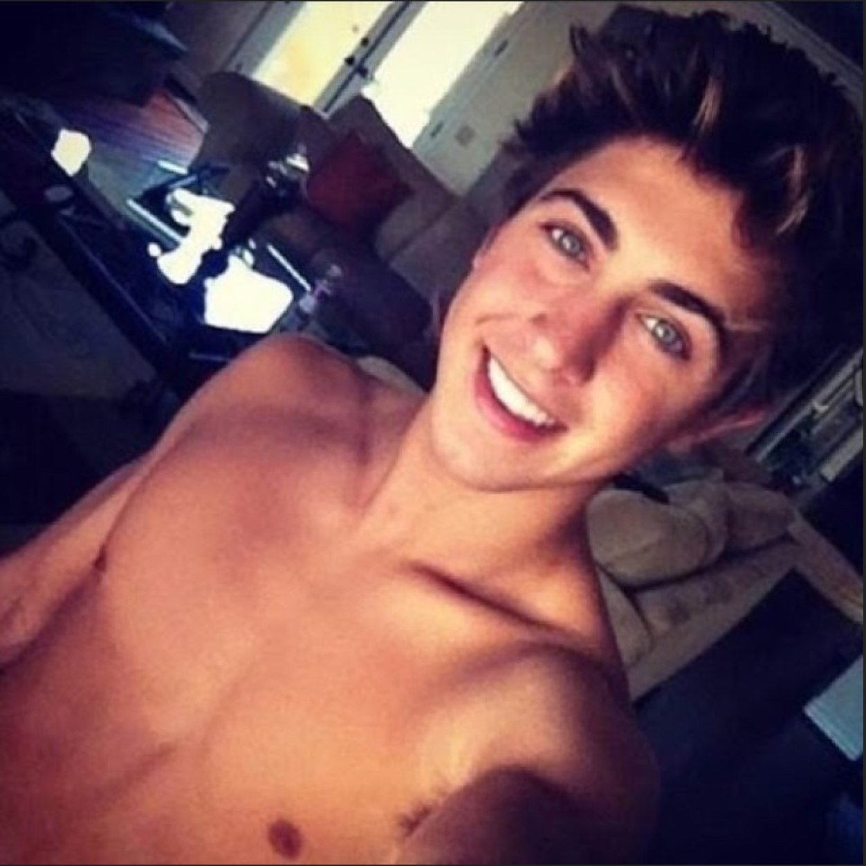 brentloveshugs's profile picture. Dating the best guy ever touch him ur dead i will gut u and feed u to a dog #taken