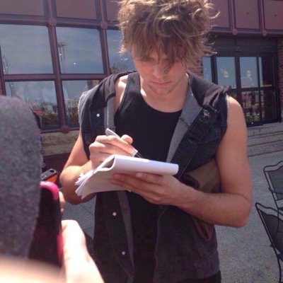 lucidcth94's profile picture. i just gave you a free follow so go follow @blamegomez and ask her for a fb!! ✨