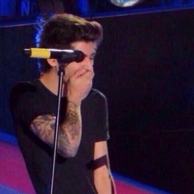 RT MY RT IF YOU LOVE ZAYN AND WANT HIS SONGS ON FOUR