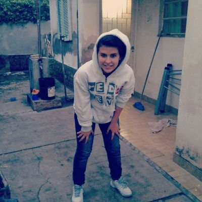 Prefiero tener los ojos rojos por fumar marihuana antes de tenerlos llorosos por un amor que no vale la pena :D