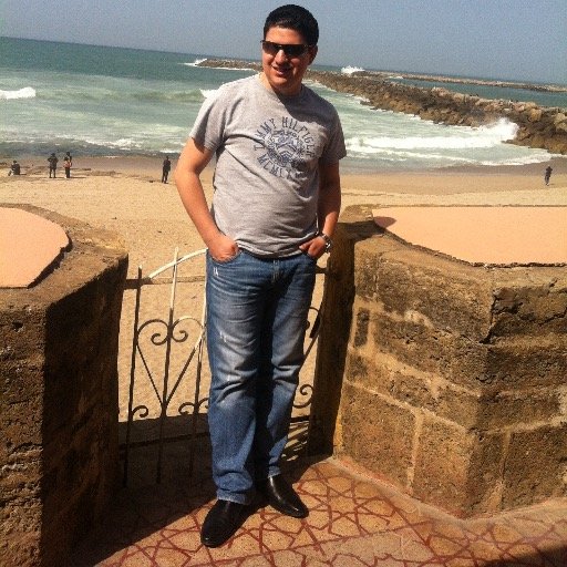 yb810's profile picture. 