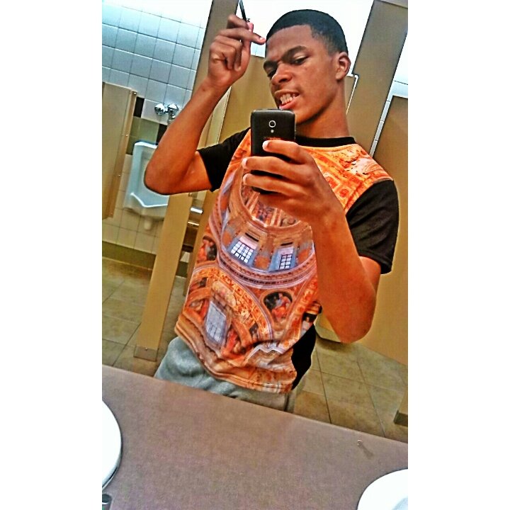 Fvm_Dee's profile picture. 