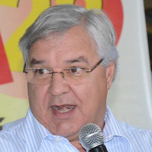 Um ex-Presidente, amante da Batalha dos Aflitos, Imortalidade,  Arena e Assembleia dos Deputados nas horas vagas. Capa Colírios do ano de 1970 e dançarino.