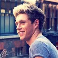 I am niall  I love cuddles and sing and play guitar and other things hehh