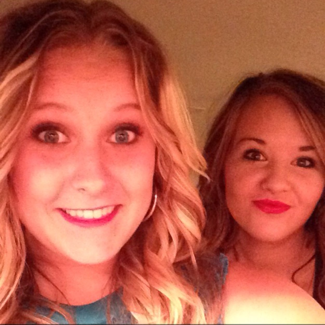 chellybellee's profile picture. Massage therapy student, Winnipeg MB 
Happy.