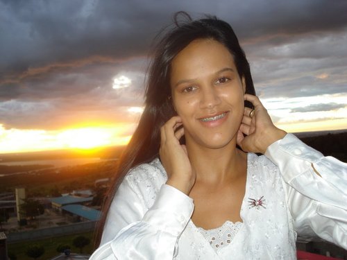Casada e Feliz!!! Sou uma pessoa abençoada**agradeço a Deus todos os dias por minha Vida.
