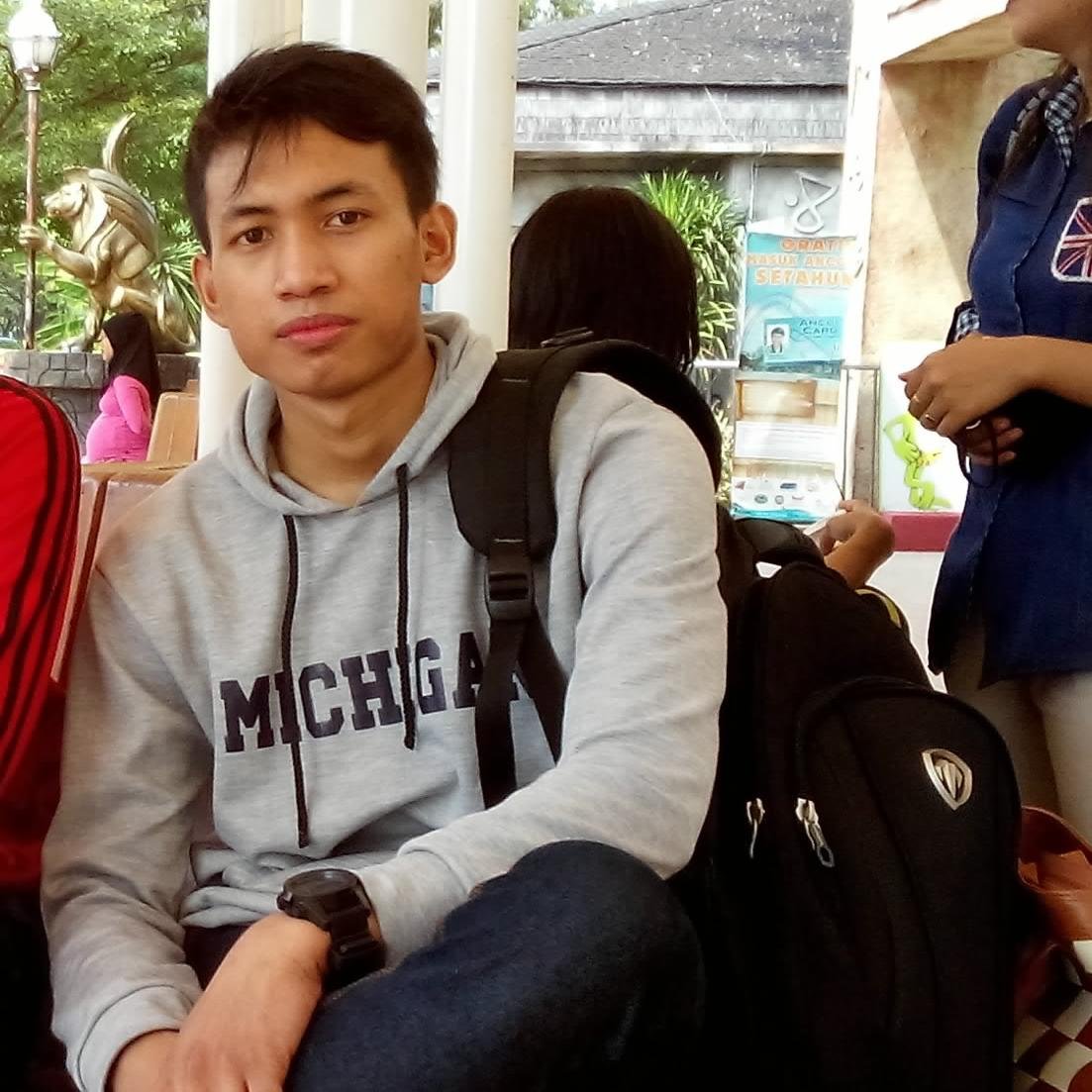 Jika kita menetapkan ingin hidup ini seperti apa, lalu kerja keras untuk mencapai tujuan, kita tdk akan pernah kalah ,bahkan akan menang.