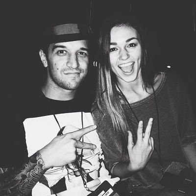 SadieRobxPRP's profile picture. Now he's got me twisting like an old beach roller coaster. • 8 months pregnant.