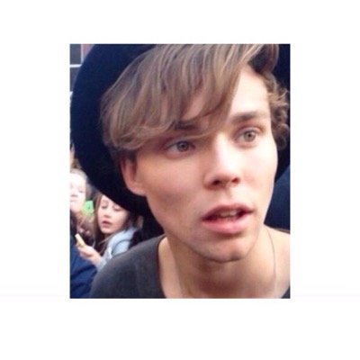 “@Ashton5SOS: @Michael5SOS MC LONG DONG”