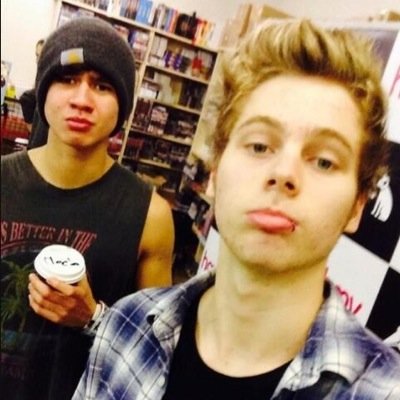 hey guys dont follow me just rt https://t.co/JqyjlCm6B4 or ill unf! thanks xx