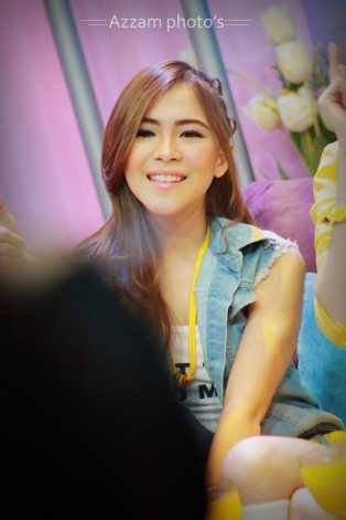fb : Rizka Twiby AngelousnRynisme
Ig  : @rizka sylviana26
