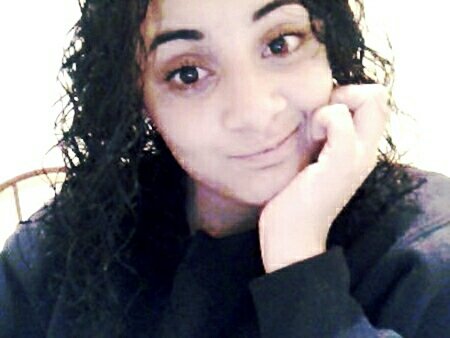 Amante de livros, amendoins e chocolates. Garota da cafeína. Writerfic. Directioner. Mixer. Future singer.