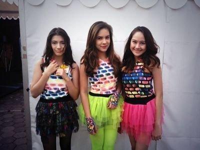 We always share all about @elovii_id . Always support @cassandrasleee @salshaabilaa @steffizmr15 !♥ Follow us if u want to know news about them!