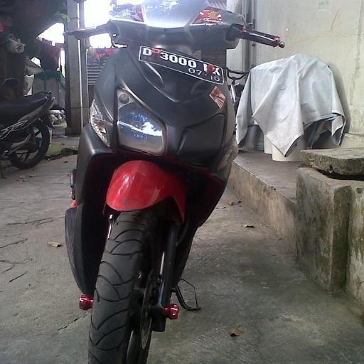 derrykamoy's profile picture. NineTeen speed cornering19