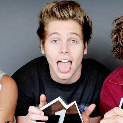 Free follow from @ohzarryhood ☺️Go follow her and ask for a follow back if you want a follow there x