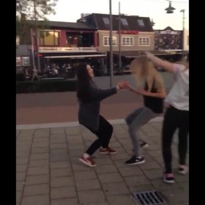 @srslylisa_ is gehackt, dus wanneer ik een nieuwe mobiel krijg kan ik niet meer op dat account.