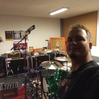Ejer af Caveman Music, Bassist i Magnified Eye, solist