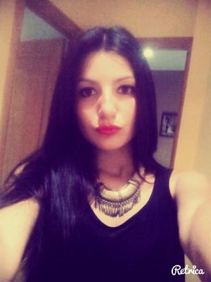Eres feliz si te lo propones, estarás triste si quieres; tú decides si ríes o lloras, pero recuerda que la vida es corta ¡Disfrútala!.